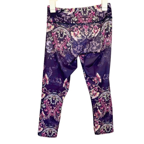 Womens Cropped leggings Floral Skeleton Print Sz Small Workout Activewear Yoga - Picture 2 of 12